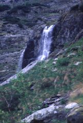 una bella cascata nel Vallone del Fiume Nero (22-5-1999)