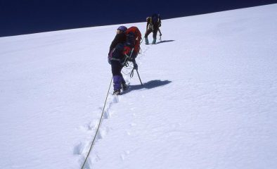 Sandro e Marianna sul pendio terminale...verso la cima del Pizzo Sella (25-6-1999)