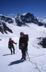 Marianna e Stelvio in salita verso la vetta del Pizzo Sella (25-6-1999)