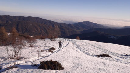 sull'ampia dorsale al col di Melle la neve c'e'..