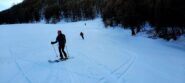 Prato finale sopra la pista da fondo su neve divertente