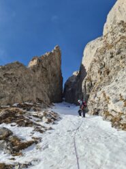 Rick a inizio canale, visibile anche il primo salto roccioso