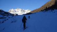 Chalets de Lacou ancora in ombra al mattino