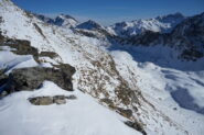 Vista verso Bocchetta di Eclou e Lagghi di Estoul e Chamen dall'anticima del Bieteron