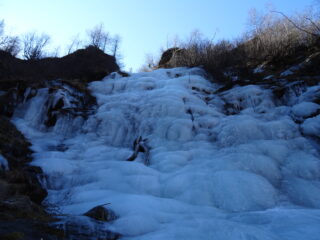 La cascata da sotto