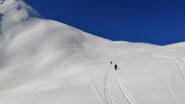 Appena sotto il colle, la neve più indecifrabile