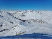 Verso l'interessante crestone Nord- ovest e la Meyna sullo sfondo