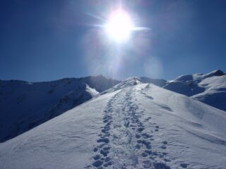 proseguendo sul lungo costone