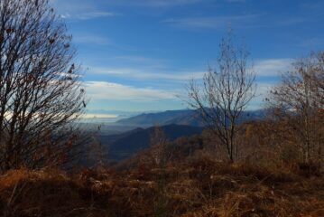 Salendo verso Testa Brusà, bei panorami verso sud