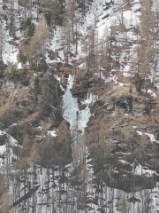 La cascata dalla strada