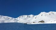 sembrano gli indiani all'assalto della cima, tra poco li raggiungo e salgo in compagnia.