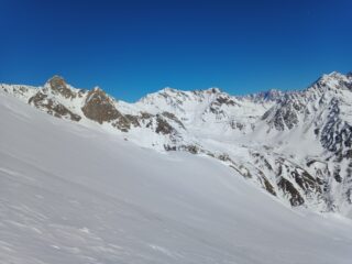 Innevamento buono su Fourchon , ecc (canale basso poca neve, ma praticabile)