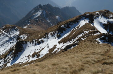 Vista dall'alto del nevaietto da superare.