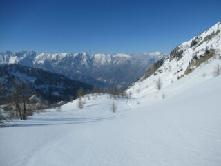 Discesa veloce su neve polverosa