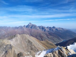 Monviso e in basso il lago di Pontechianale