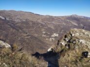 Vista su Caprauna dalla Rocca Tramontina a picco sulla Val Pennavaire 