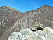 Cima Rocca Luosoira, sullo sfondo monte Ciarm.