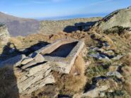 La vasca scavata nella pietra all'alpe Colmetto.