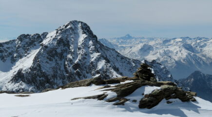 Bellavarda e Monviso dalla vetta.