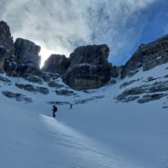 sulla destra il ripido canalino