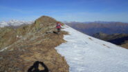 Inizio della discesa verso i laghi, sulla cresta sommitale del Ciarm