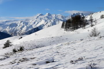 Veduta sul gruppo dello Chateau Blanc salendo alla Leissé