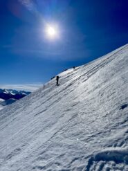 Pendio ripido per accedere alla conca sotto la cima 