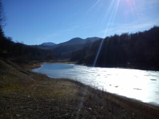 Lago di Pianfei ghiacciato