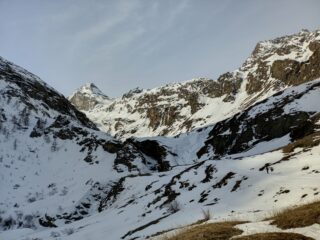 Non troppa neve prima del rifugio...