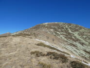 Percorso di salita verso la cima visto dal colle Agnelliera 