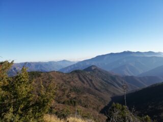 Dalla cima verso il monte Ceppo ed il mare