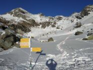 Discesa del canalino dietro al Bieteron per agganciare la sterrata del Rifugio Arp.