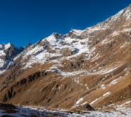 Sguardo indietro dal traverso verso il valico Balma-Arietta. 