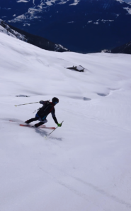 Splendida neve sui pendii sottostanti