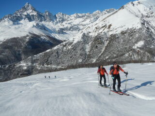 piacevole salita con il Monviso alla spalle