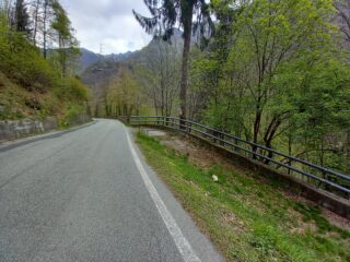 l'imbocco della stradina che scende al ponte