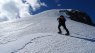 Pendio finale con neve marmorea e pendenze oltre i 40°