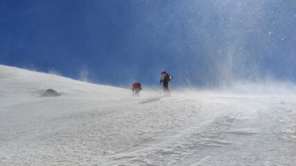 Molto vento, a tratti, nella parte iniziale della salita verso il colle Gran Rossa