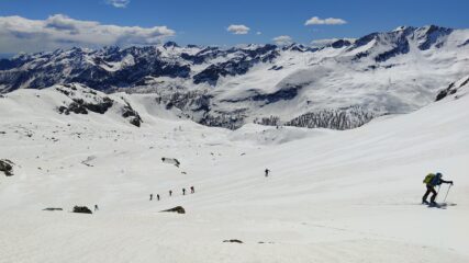 Quasi al colle, la vista si apre sull'alta valle