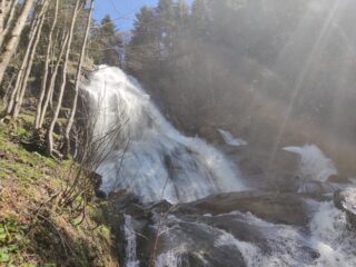 Uno dei due rami della cascata del Saut