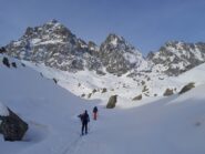 Salendo nei pressi del lago Chiaretto