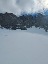 seguendo il traverso verso destra faccia a monte si arriva a questo sbarramento