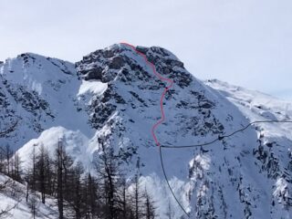 La via vista da Rocca Bianca (in nero i 2 avvicinamenti possibili da Indiritti e dagli impianti)