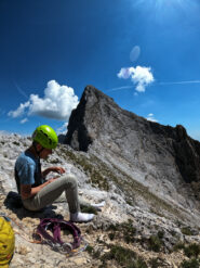 Pausa sull’antecima, prima del traverso con “cavo”.