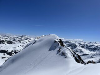 Cresta per la Cima principale dalla ovest 