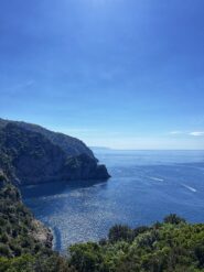 Passo del Bacio con vista sulla parte orientale del Golfo Paradiso