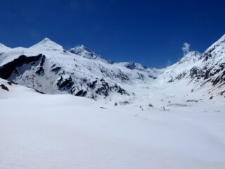 Il Vallone di Bardoney da poco sotto la cima.