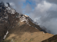 Il colle crest, e la cresta est di Punta del Vallone con gruppo CAI in ritirata