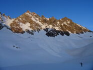 Versante Nord dell'Aiguille (la conoide del Jean Coste è quella in estrame dx sporca di grigio)