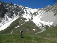 sullo sfondo i pendii innevati della Punta Chalanche Ronde